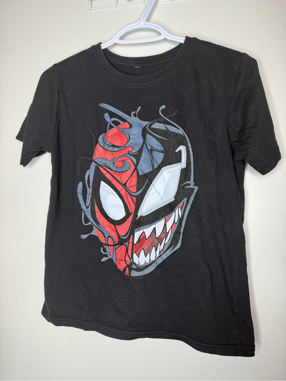 Marvel Kids Black Spider-Venom Split Face Tee with Red & White Graphic M (10/12)